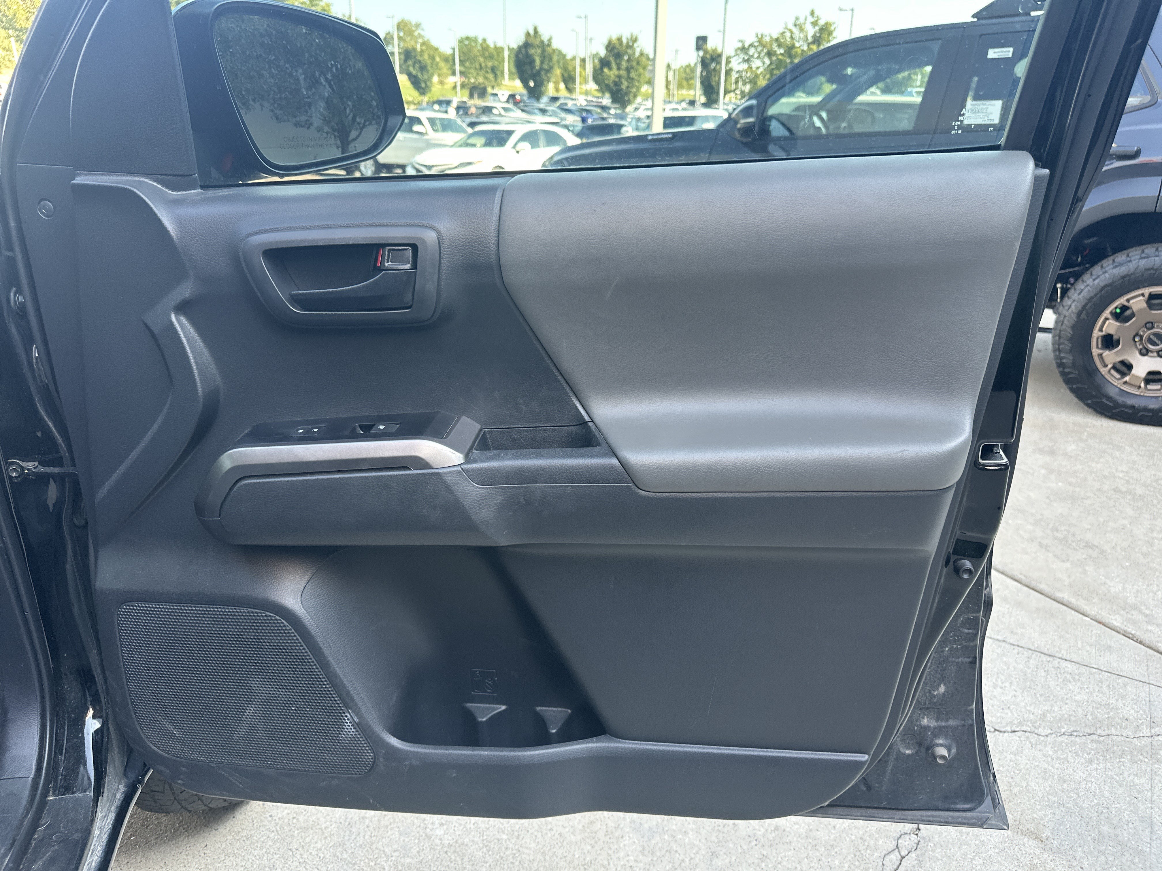 Used 2023 Toyota Tacoma SR5 w/ Technology Package AWD/4WD image 28