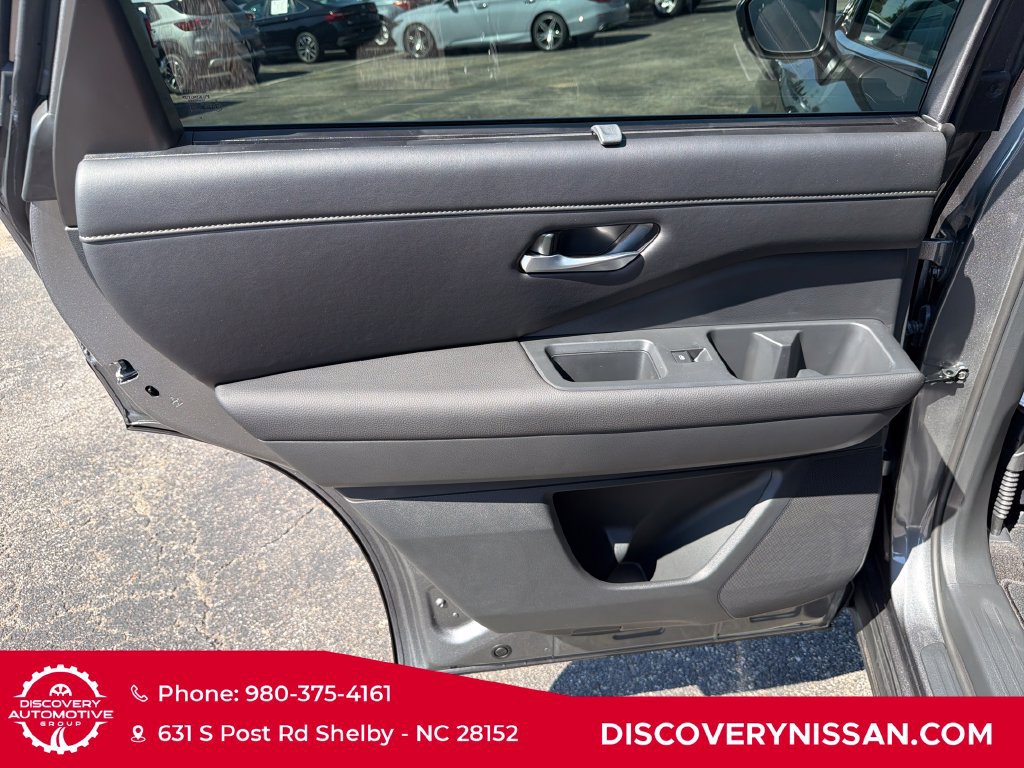 New 2026 Nissan Pathfinder SL FWD image 28