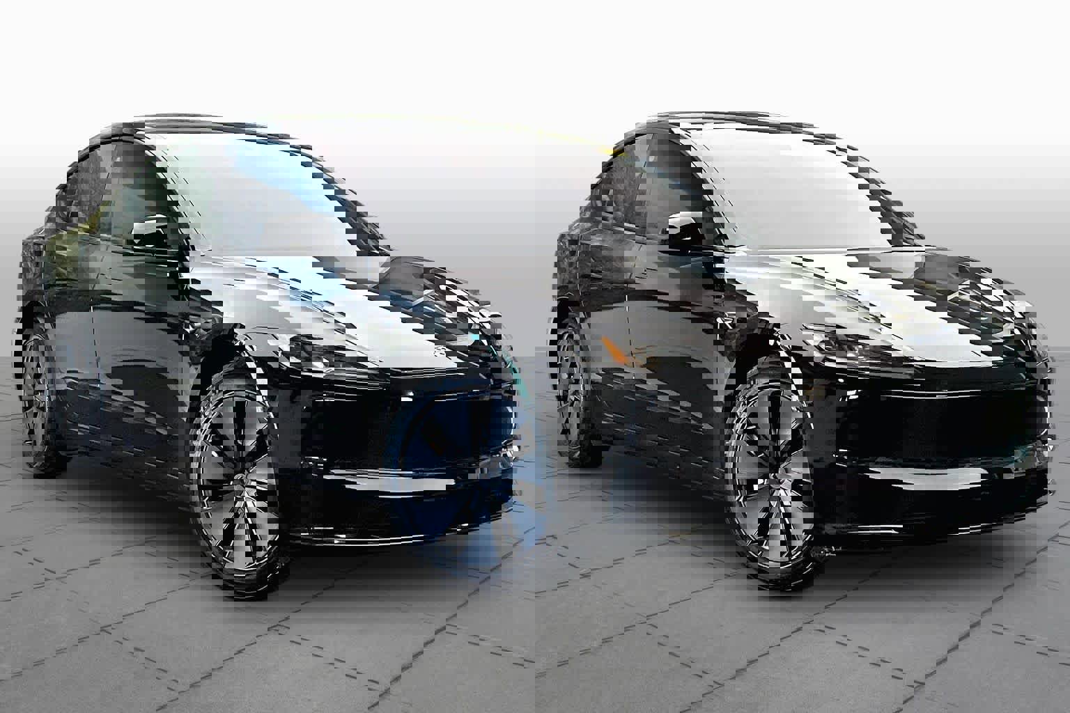 Used 2024 Tesla Model 3 Standard Range image 2