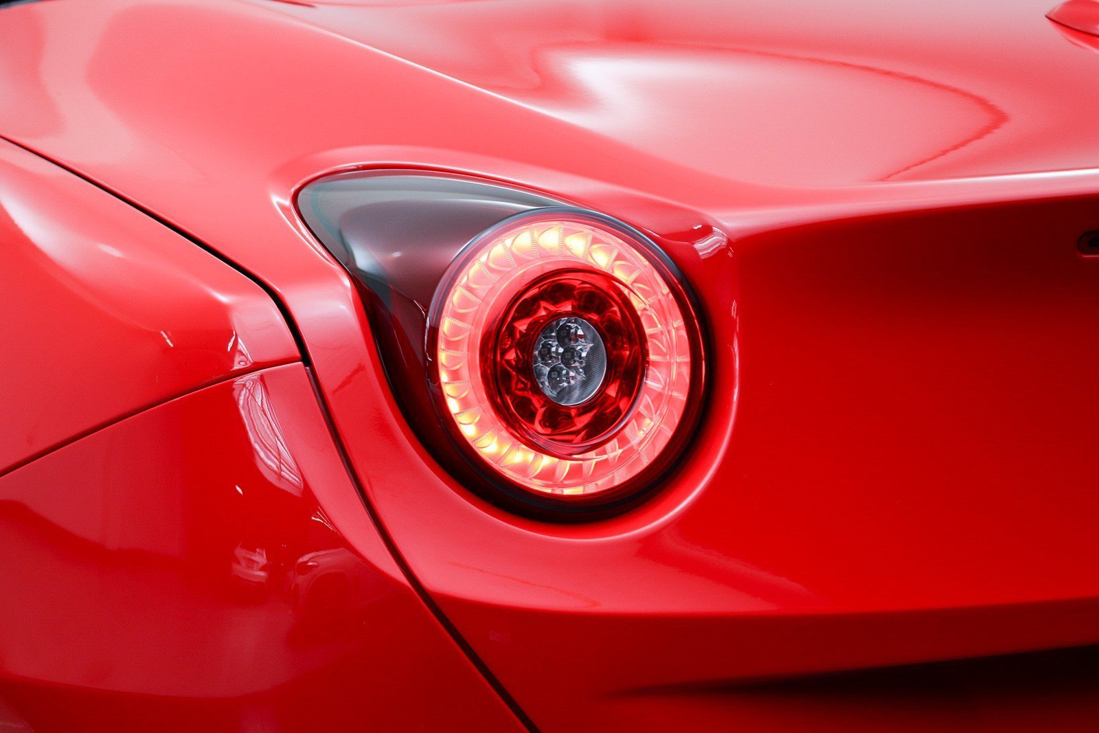 Used 2016 Ferrari California T RWD image 14
