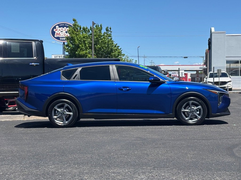 Used 2025 Kia K4 LX FWD image 3