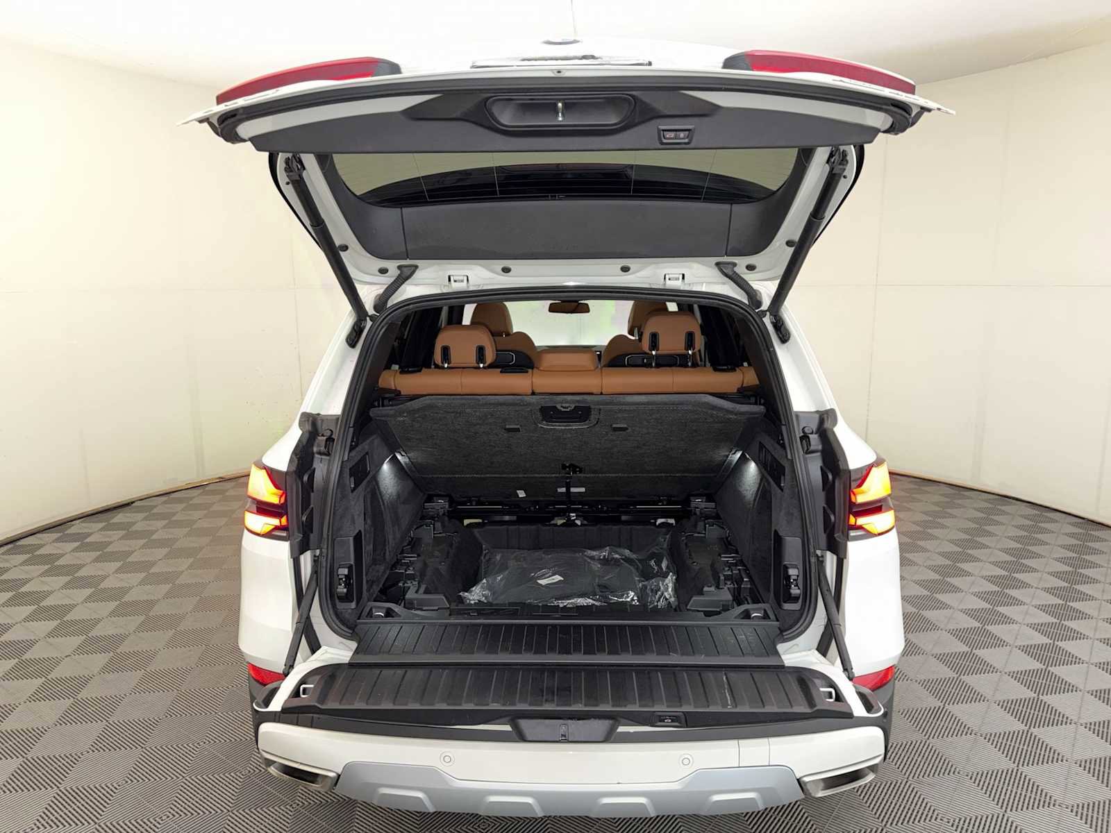 Certified 2024 BMW X5 xDrive40i w/ Parking Assistance Package image 24