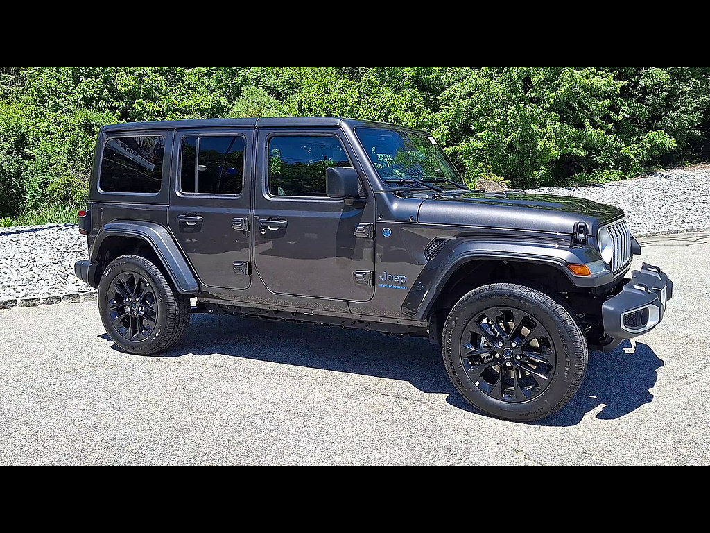 Used 2025 Jeep Wrangler Unlimited Sahara w/ Safety Group AWD/4WD image 2