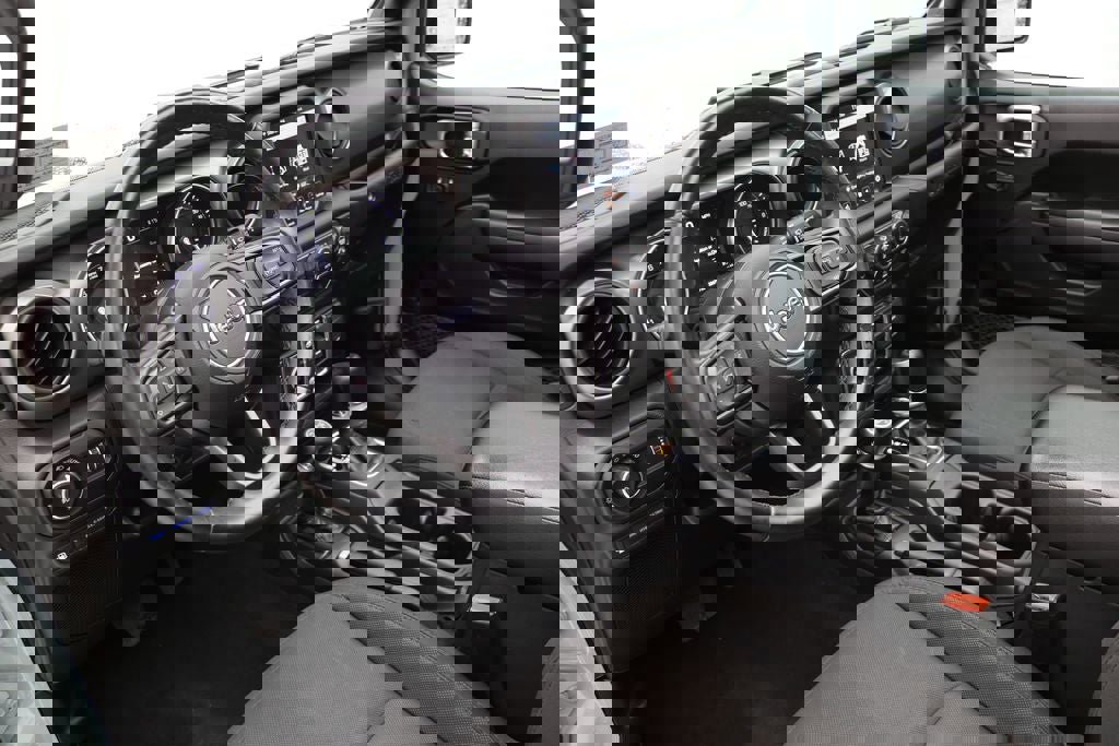 Used 2023 Jeep Wrangler Unlimited w/ Sun & Screen Package image 14