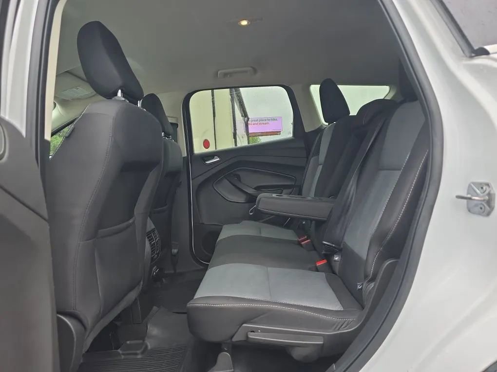 Used 2018 Ford Escape SE FWD image 32