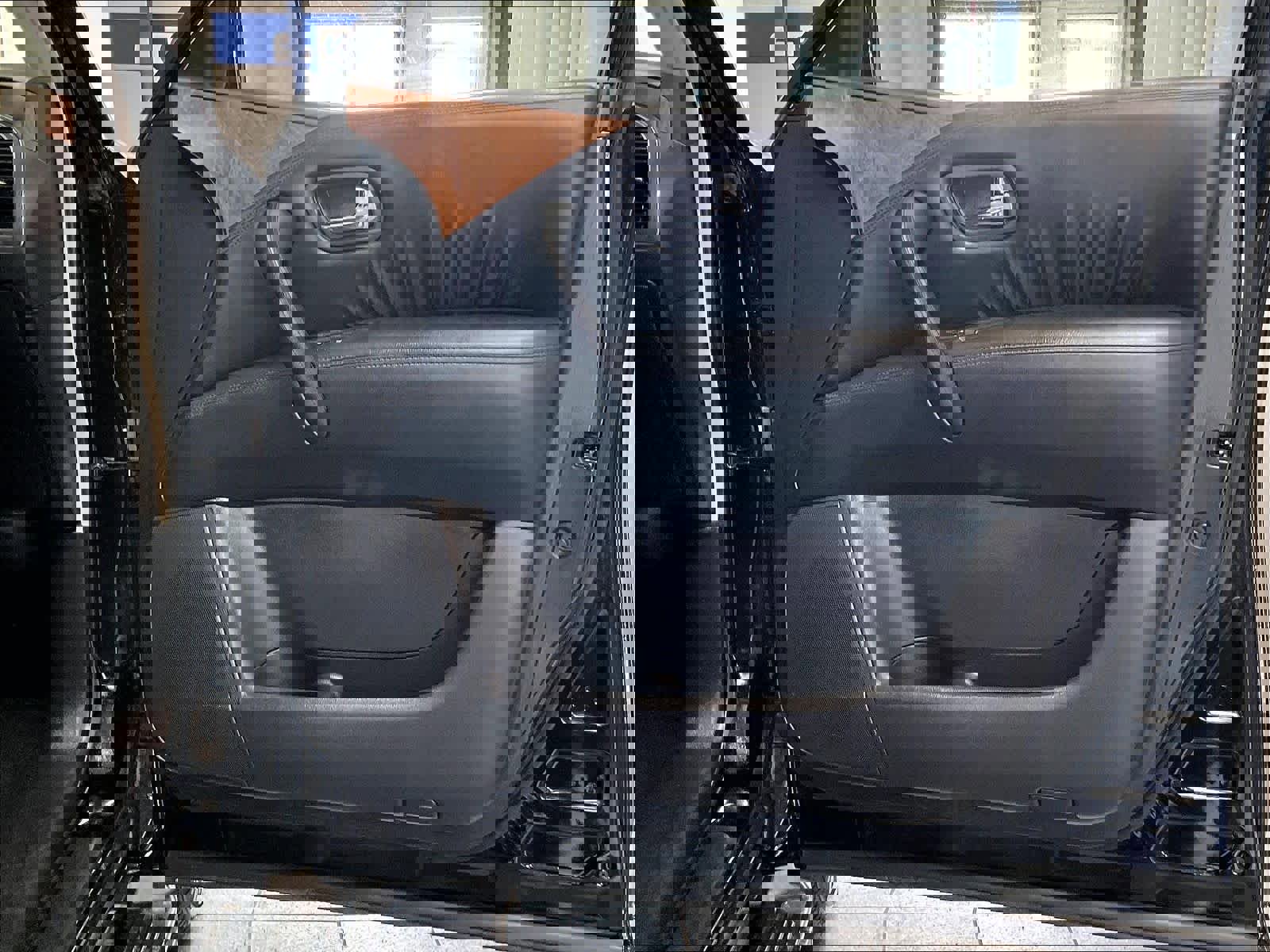 Used 2024 Nissan Armada SL image 12