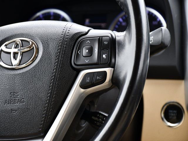 Used 2018 Toyota Highlander XLE image 24