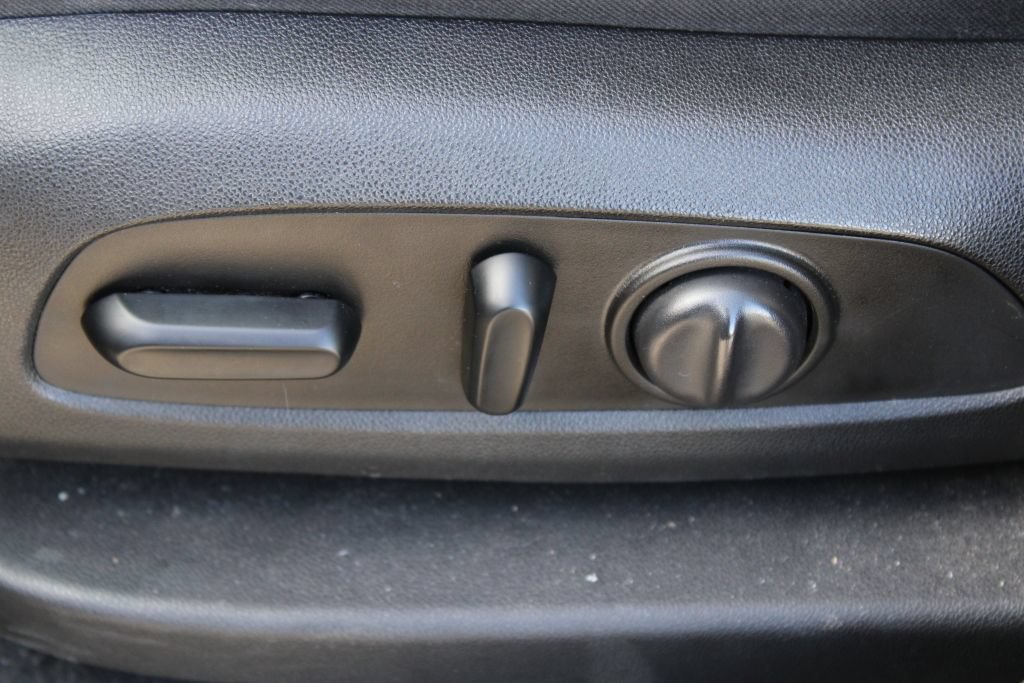 Used 2019 Chevrolet Equinox LT FWD image 16