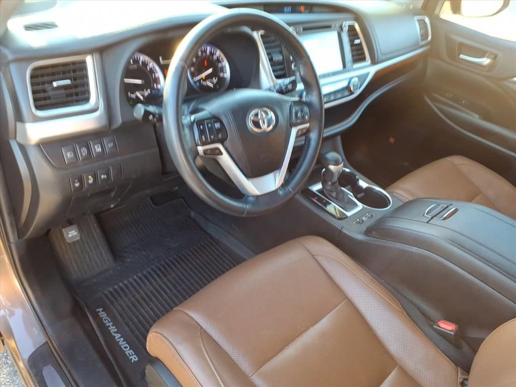 Used 2019 Toyota Highlander Limited Platinum image 6