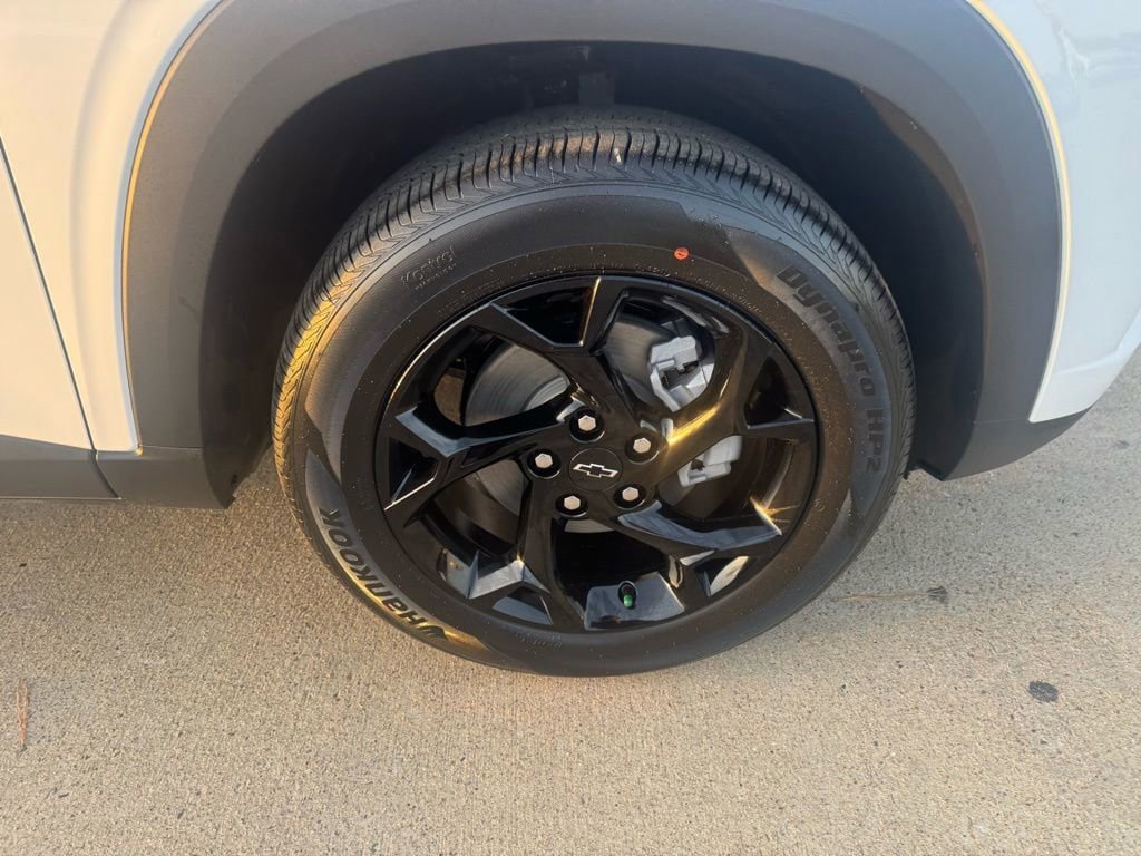 New 2026 Chevrolet Trax LT w/ Midnight Edition image 2