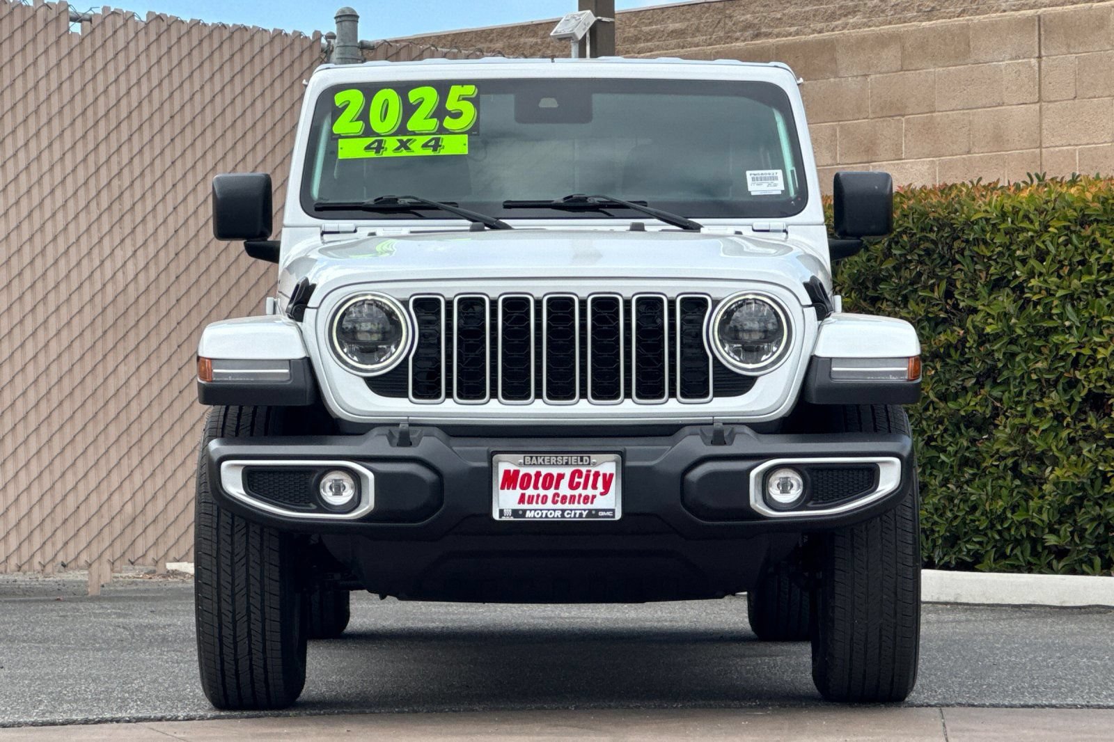 Used 2025 Jeep Wrangler Unlimited Sahara AWD/4WD image 9