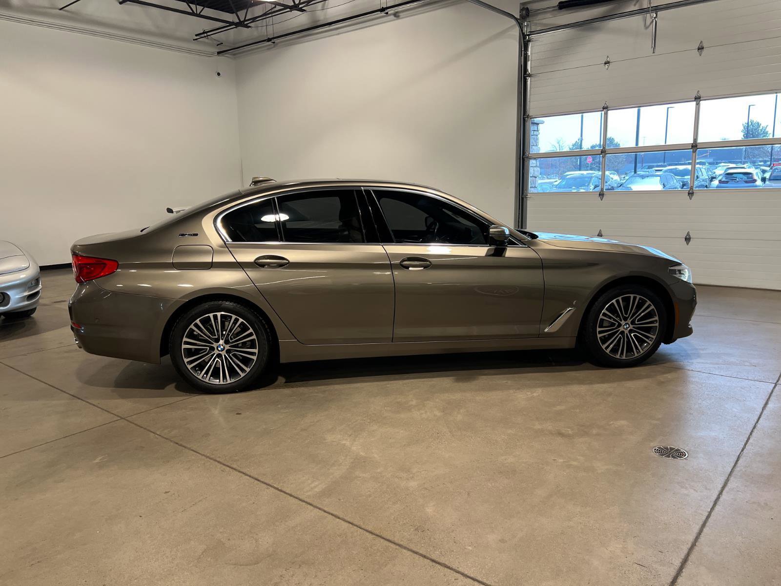 Used 2019 BMW 530e xDrive 530e xDrive iPerformance w/ Premium Package image 2