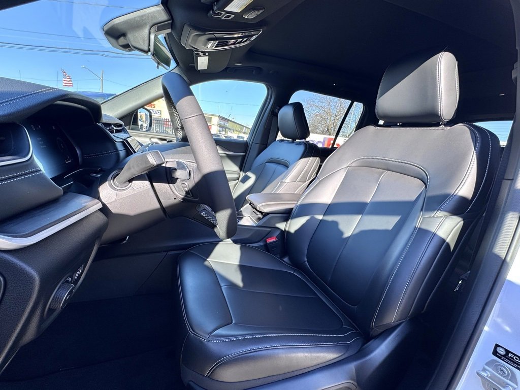 New 2025 Jeep Grand Cherokee Limited w/ Black Appearance Package image 13