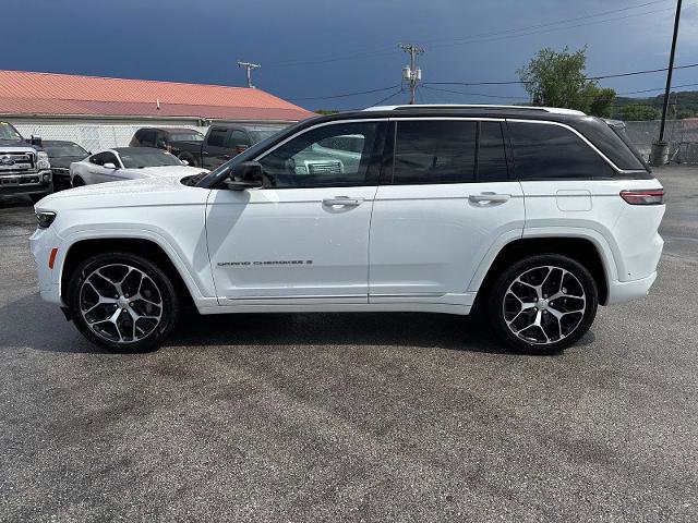 Used 2024 Jeep Grand Cherokee Summit AWD/4WD image 3