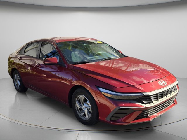 Used 2024 Hyundai Elantra SE FWD image 4