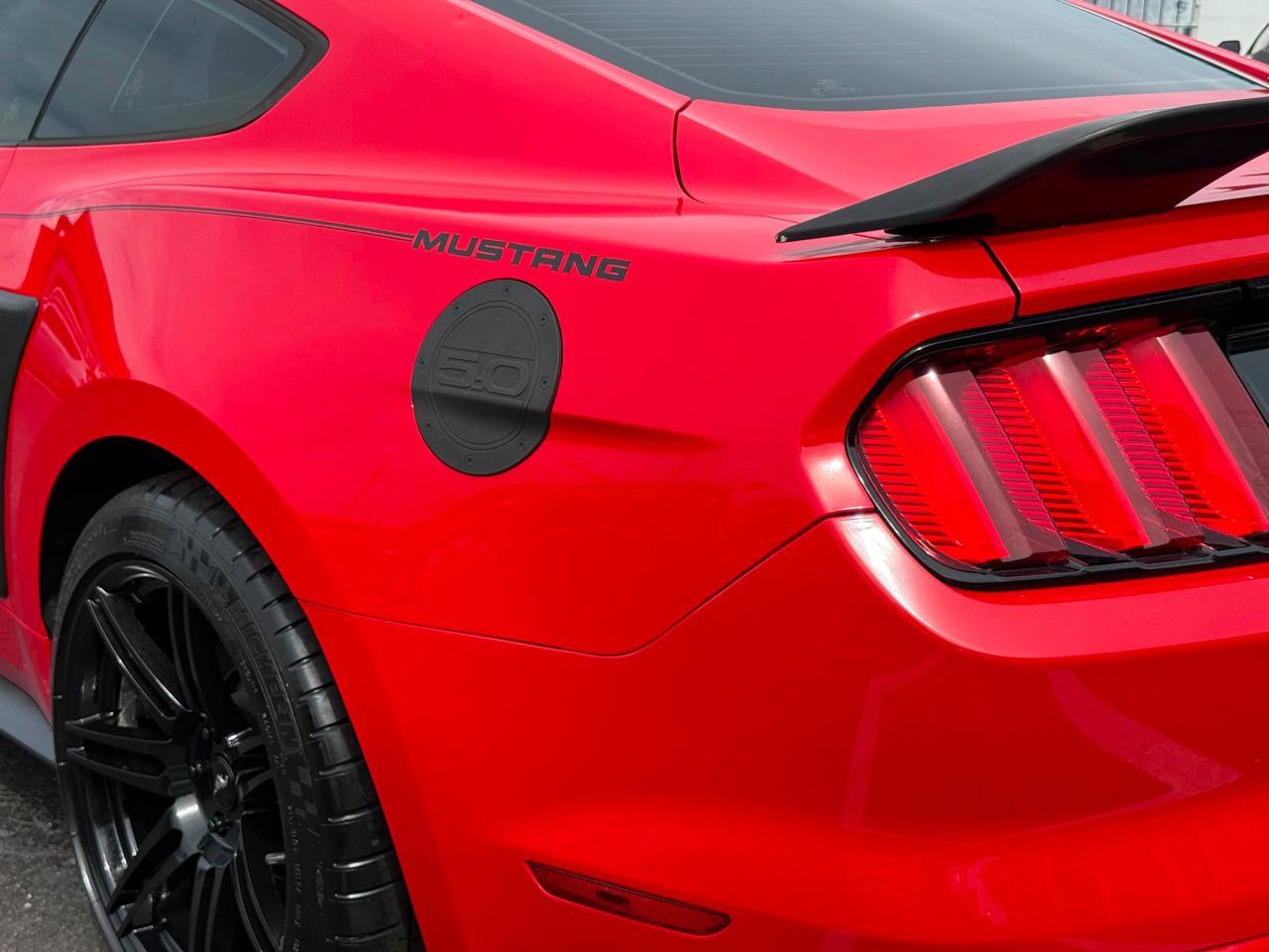 Used 2016 Ford Mustang GT RWD image 10