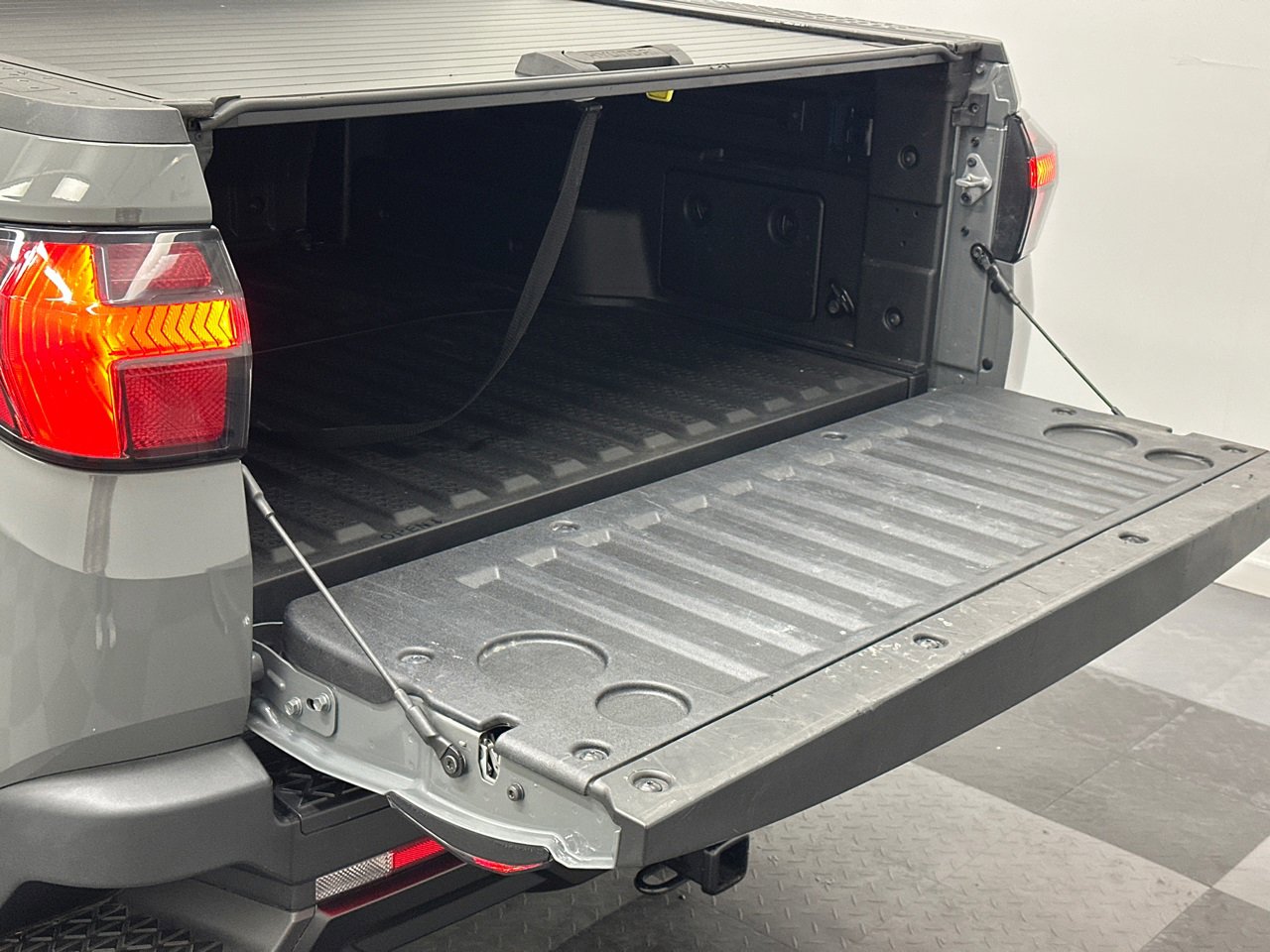 Used 2024 Hyundai Santa Cruz Night image 8