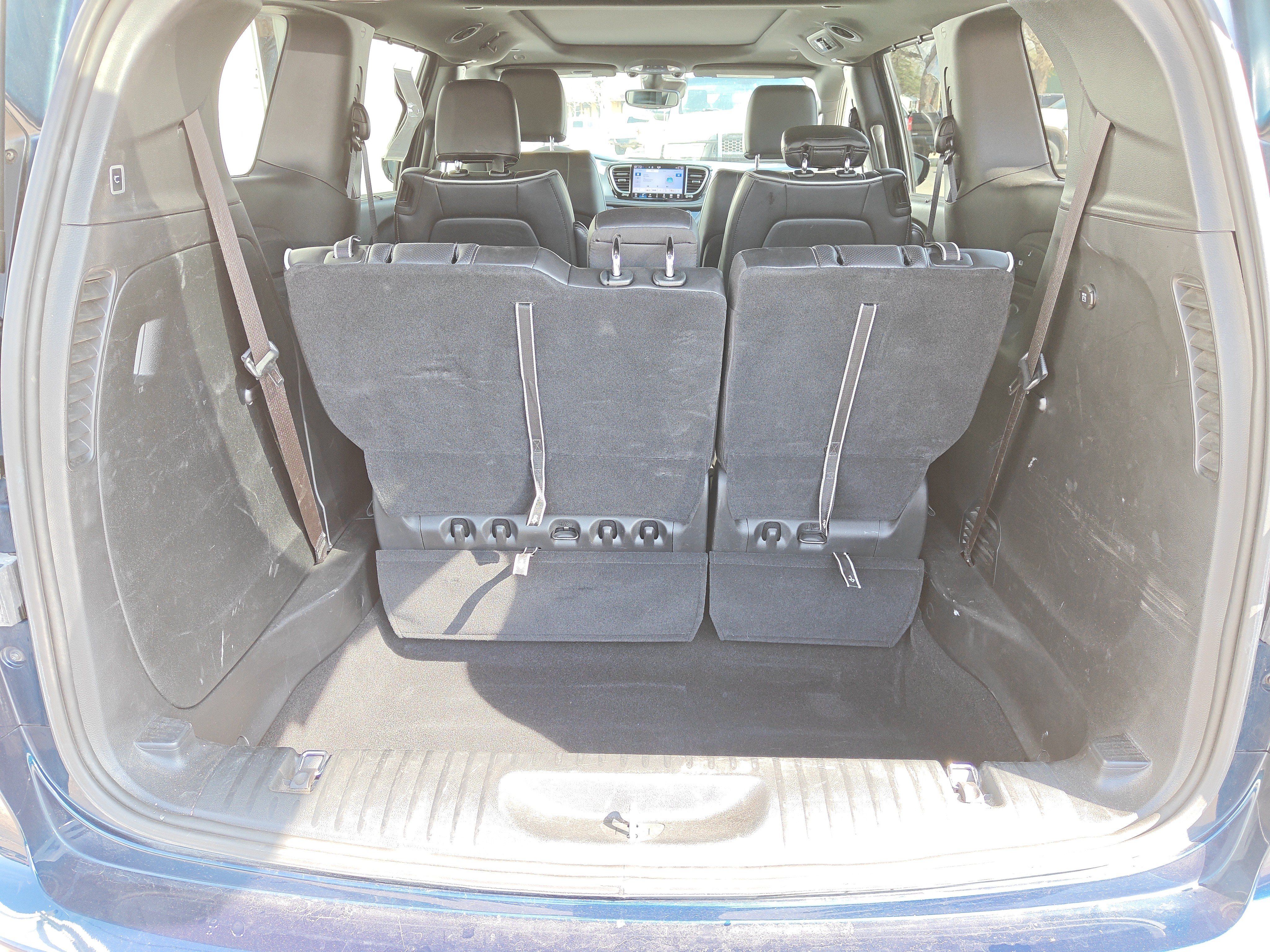 Used 2025 Chrysler Pacifica Limited FWD image 32