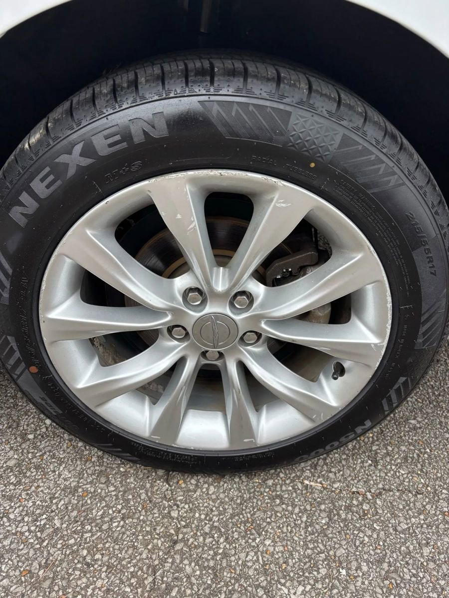 Used 2015 Chrysler 200 C FWD image 25
