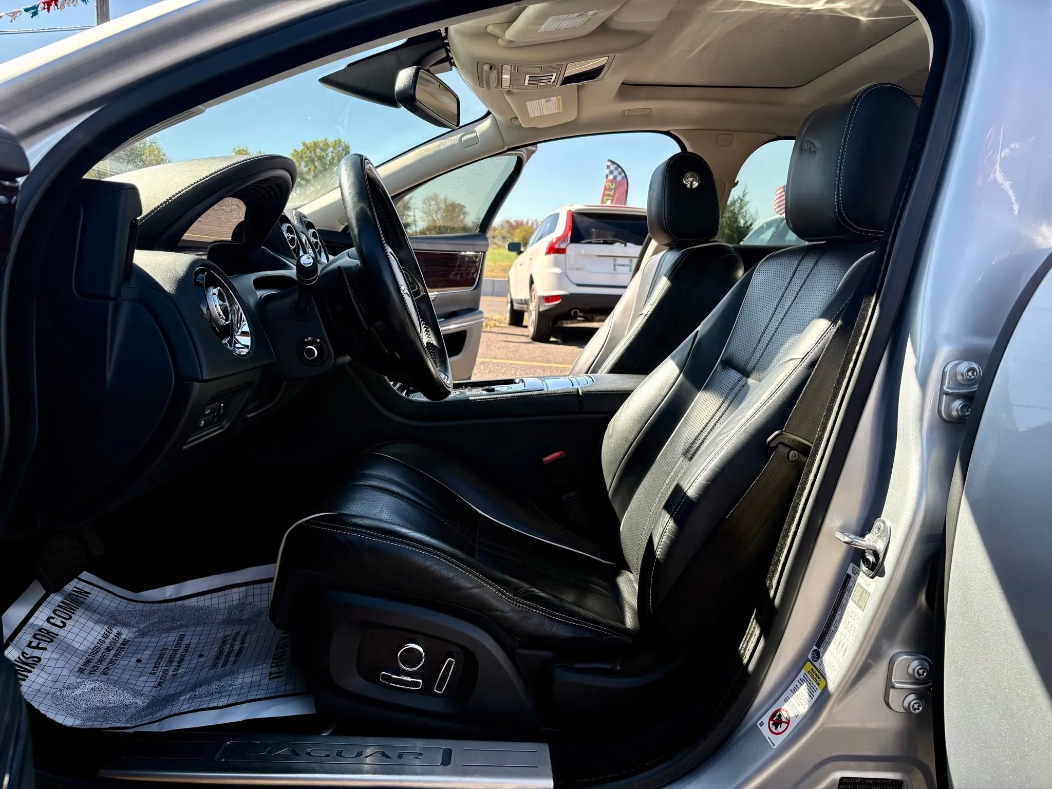 Used 2017 Jaguar XJ R-Sport image 17