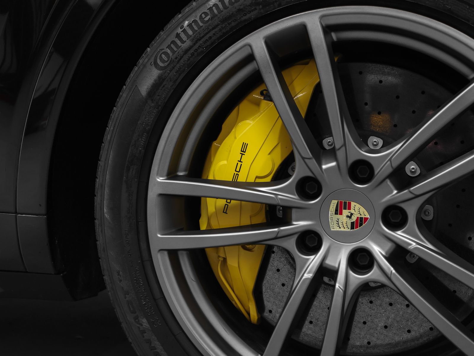 Certified 2023 Porsche Cayenne Turbo S AWD/4WD image 17