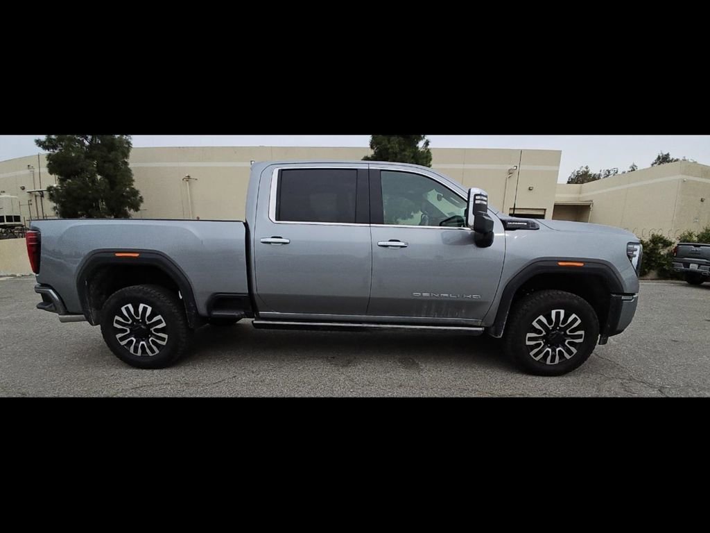 Used 2025 GMC Sierra 2500 Denali Ultimate image 9