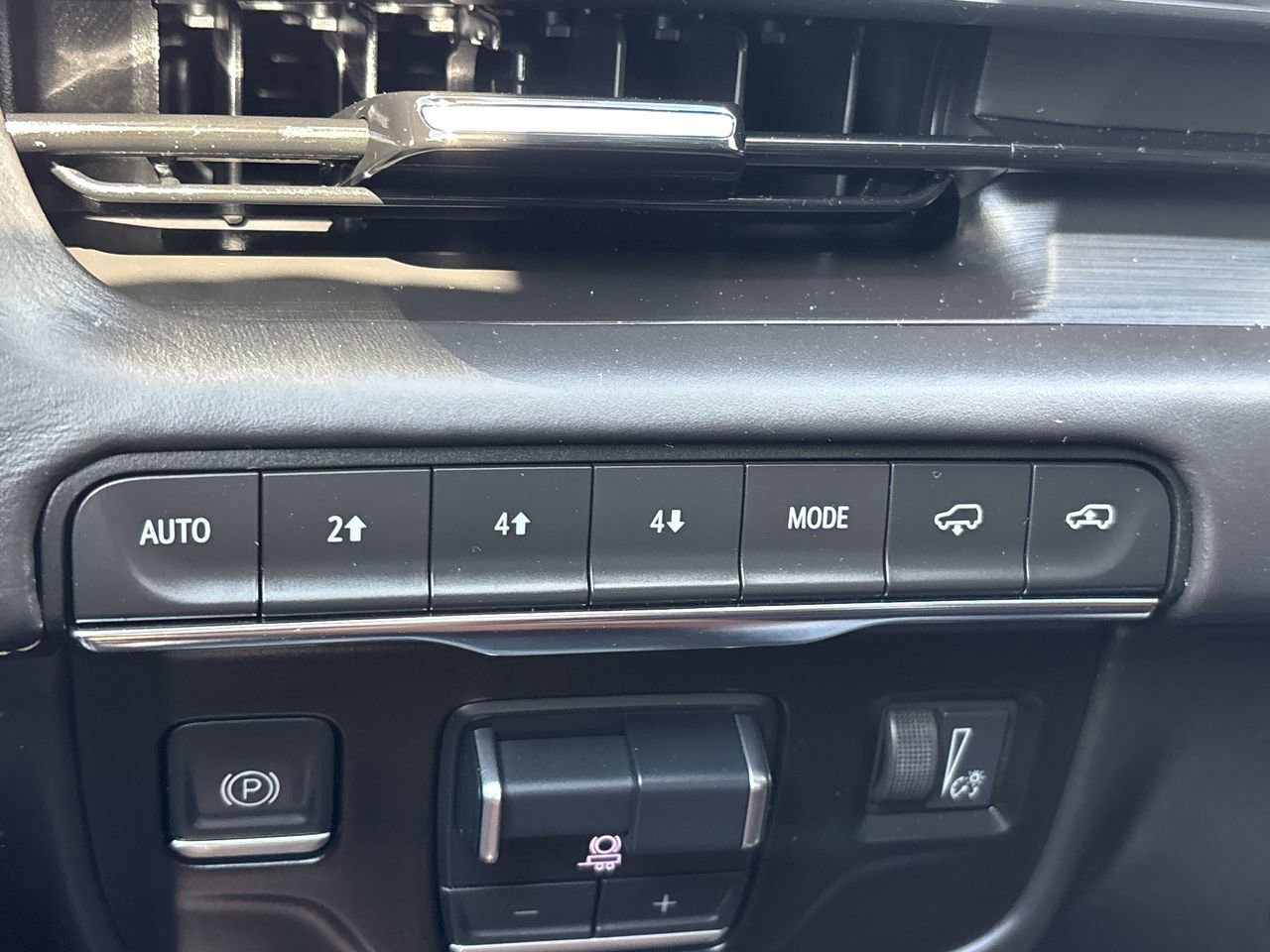 Used 2022 Cadillac Escalade Sport Platinum image 28