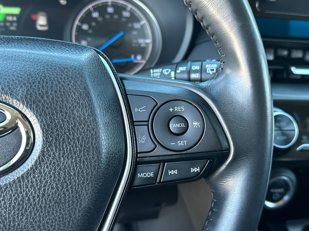 Used 2023 Toyota Venza LE image 25