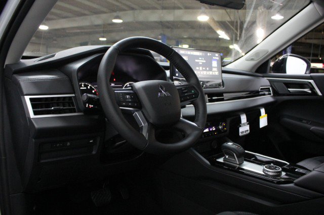 New 2026 Mitsubishi Outlander Trail Edition image 5