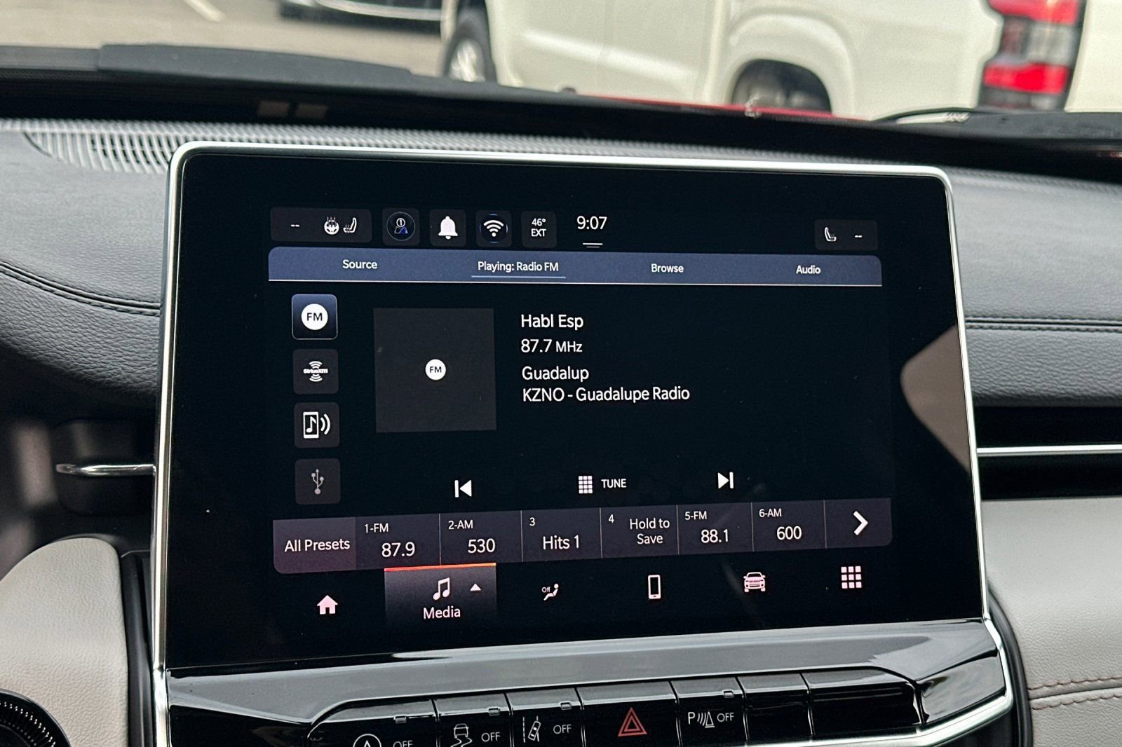 Used 2025 Jeep Compass Limited image 15