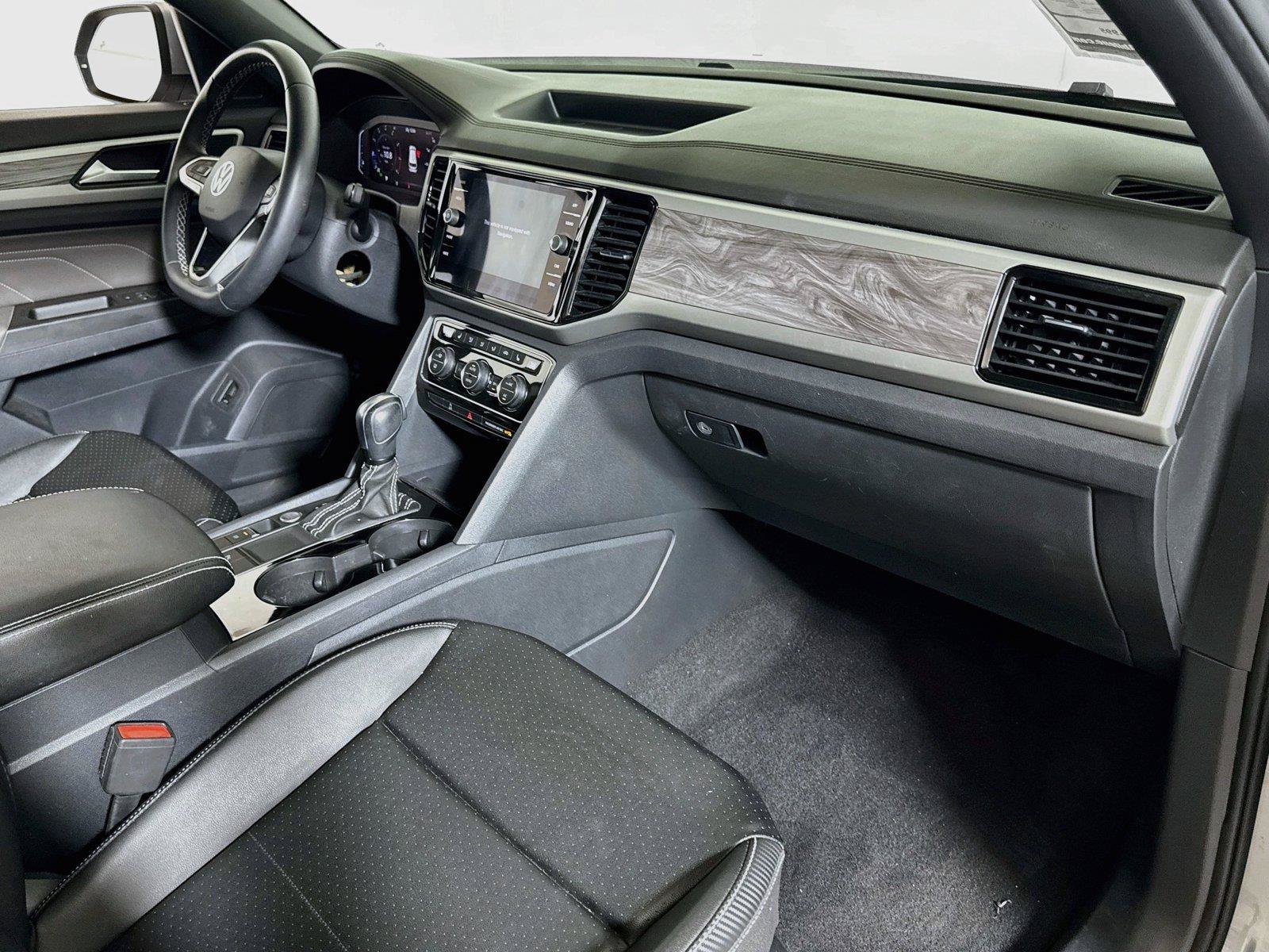 Used 2023 Volkswagen Atlas Cross Sport SE w/ Panoramic Sunroof Package FWD image 25