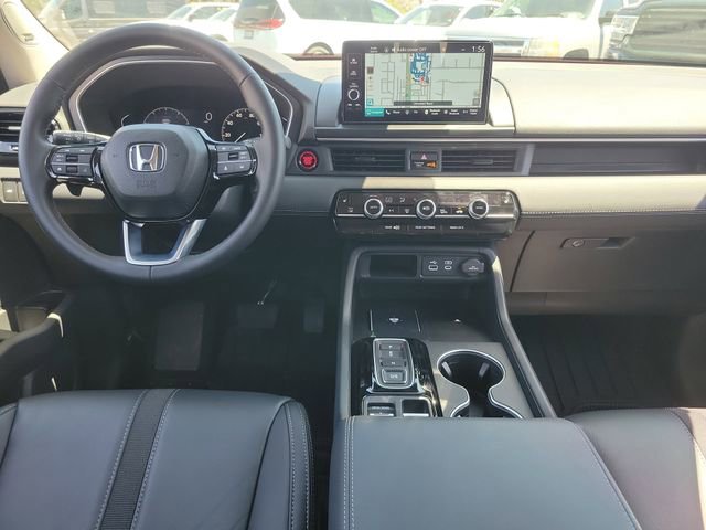 Used 2025 Honda Pilot Touring image 11