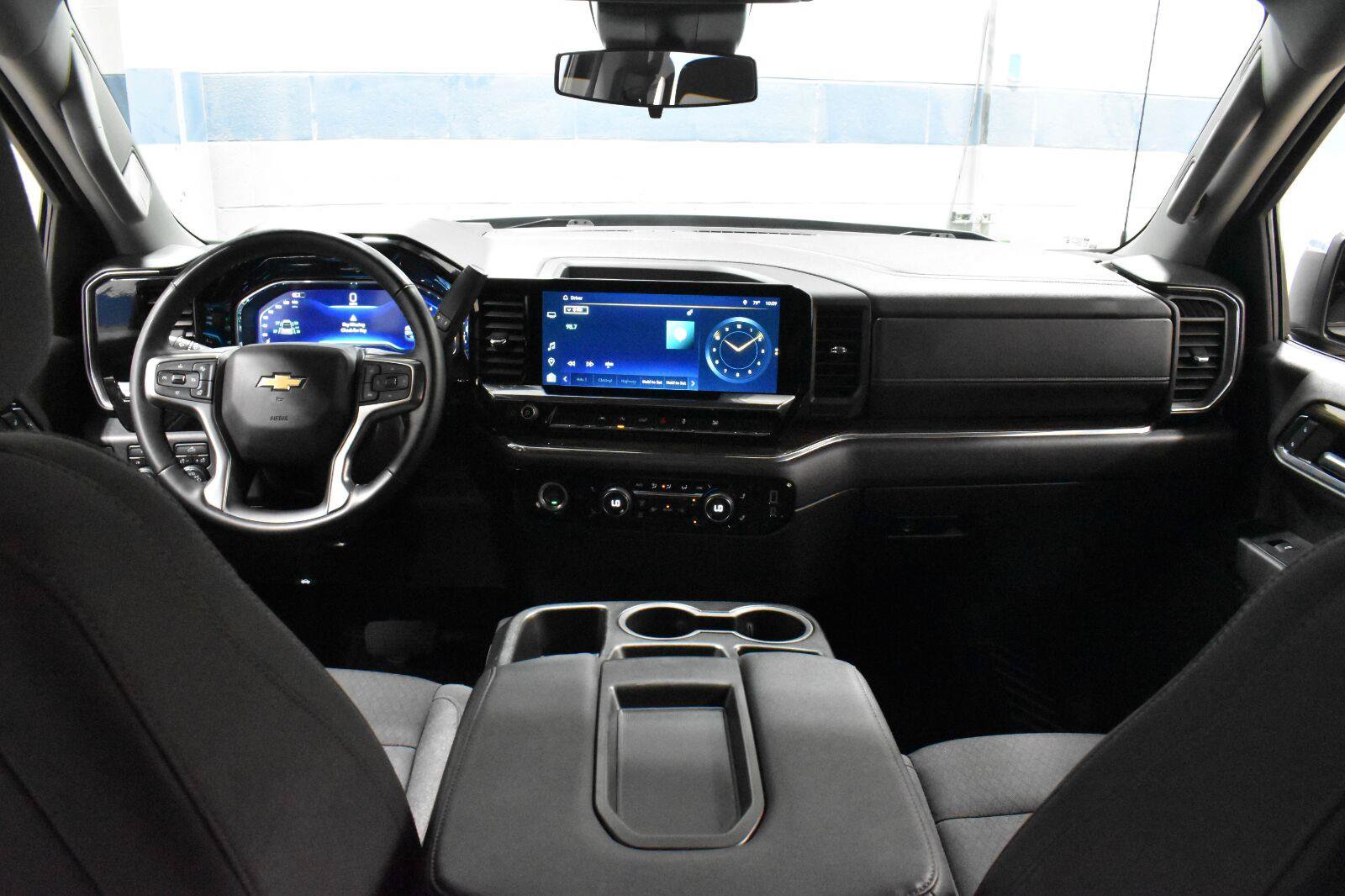 Used 2024 Chevrolet Silverado 1500 LT AWD/4WD image 5