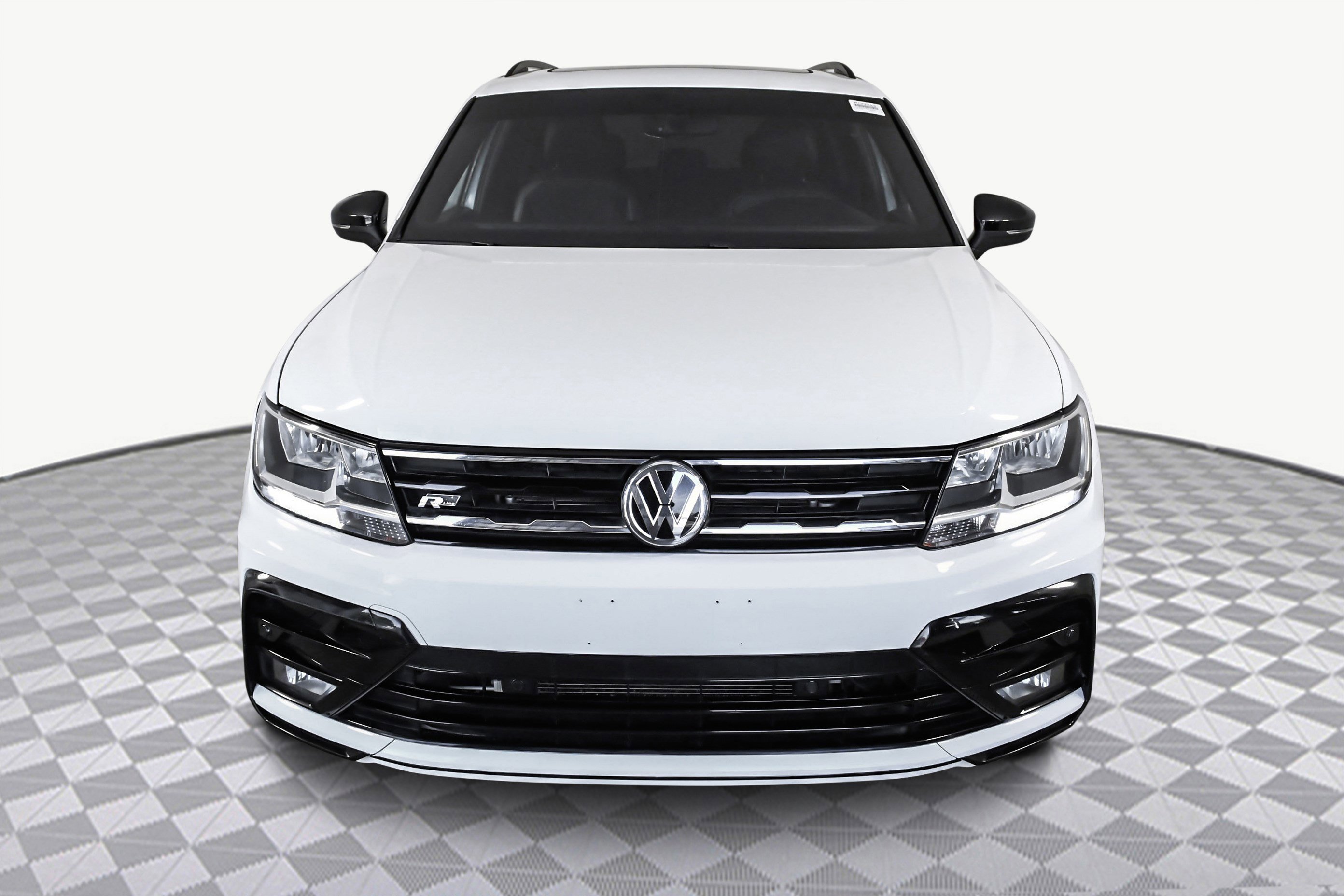 Used 2021 Volkswagen Tiguan SE R-Line image 2