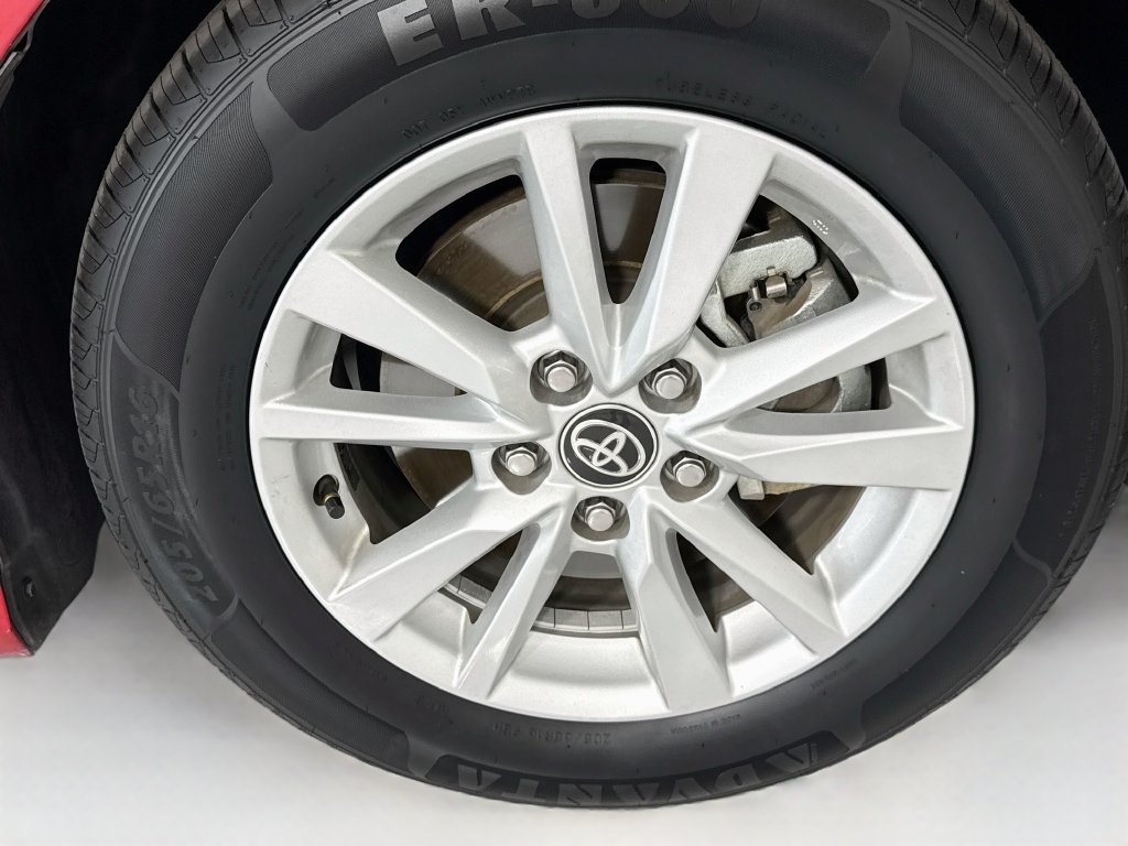 Used 2025 Toyota Camry LE FWD image 32