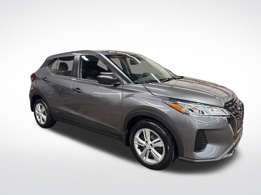 Certified 2025 Nissan Kicks Play S image 8