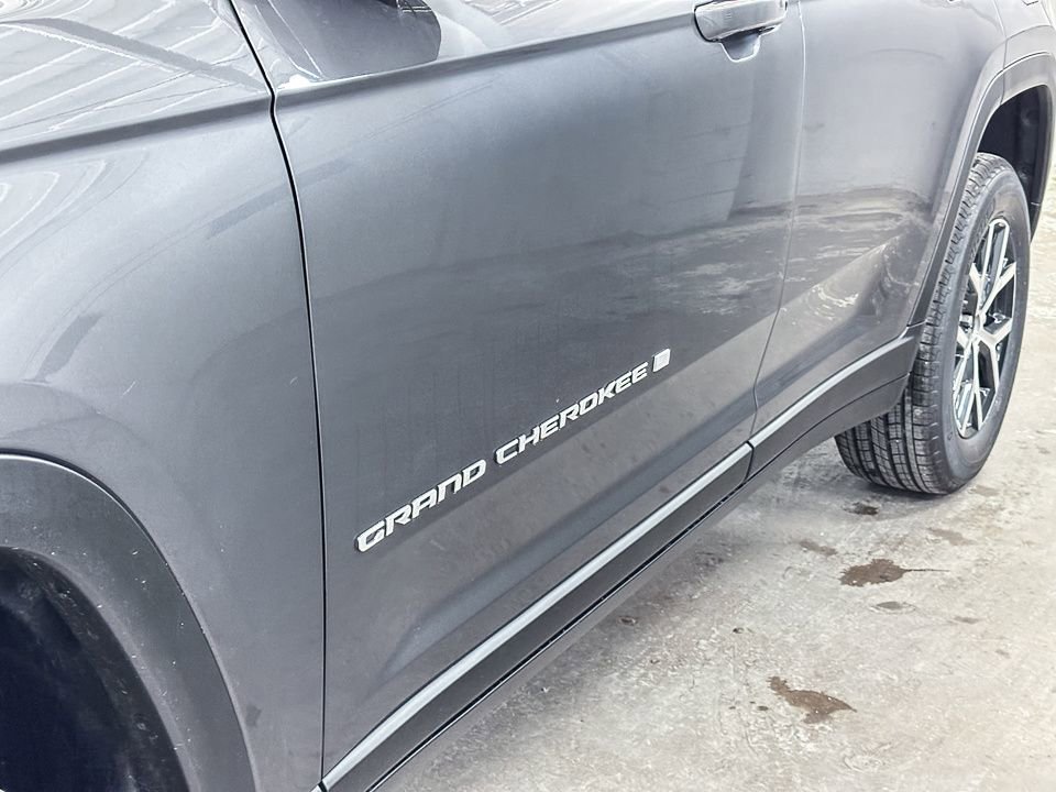 New 2025 Jeep Grand Cherokee Limited image 16