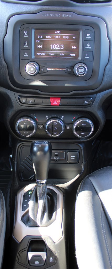 Used 2015 Jeep Renegade Limited image 19