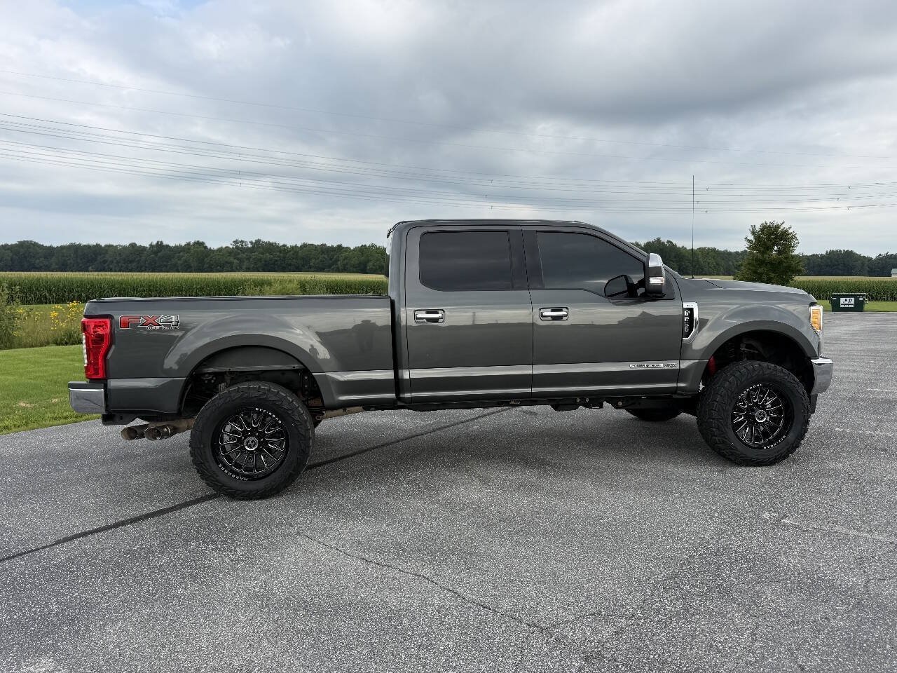 Used 2017 Ford F250 XLT w/ XLT Premium Package AWD/4WD image 6