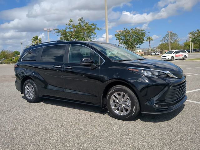 Certified 2025 Toyota Sienna XLE image 2