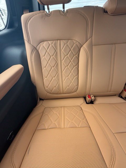 Used 2023 Jeep Grand Wagoneer Series III AWD/4WD image 50
