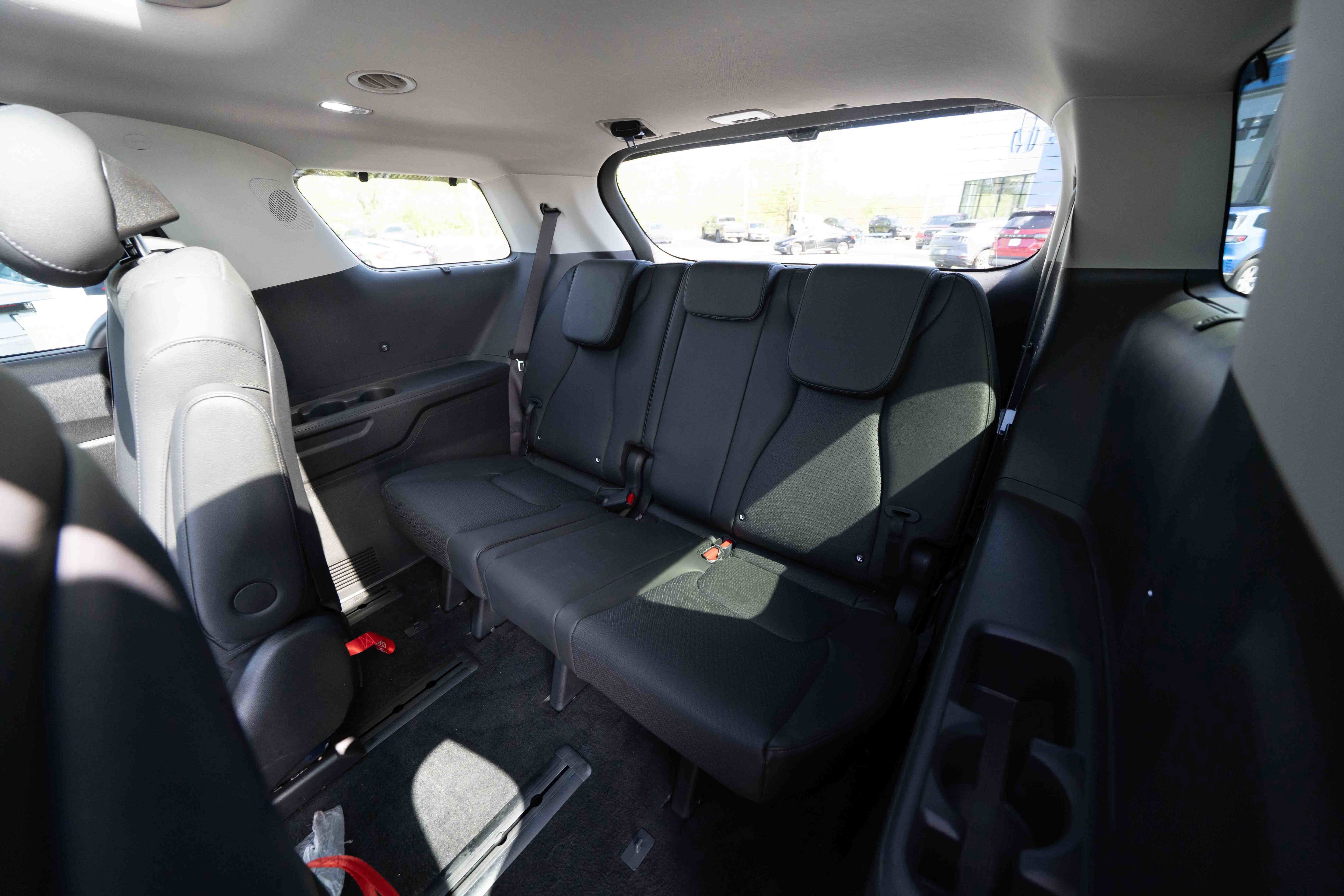 Used 2025 Kia Carnival SX Prestige FWD image 24