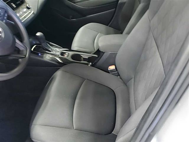 Used 2022 Toyota Corolla LE FWD image 2
