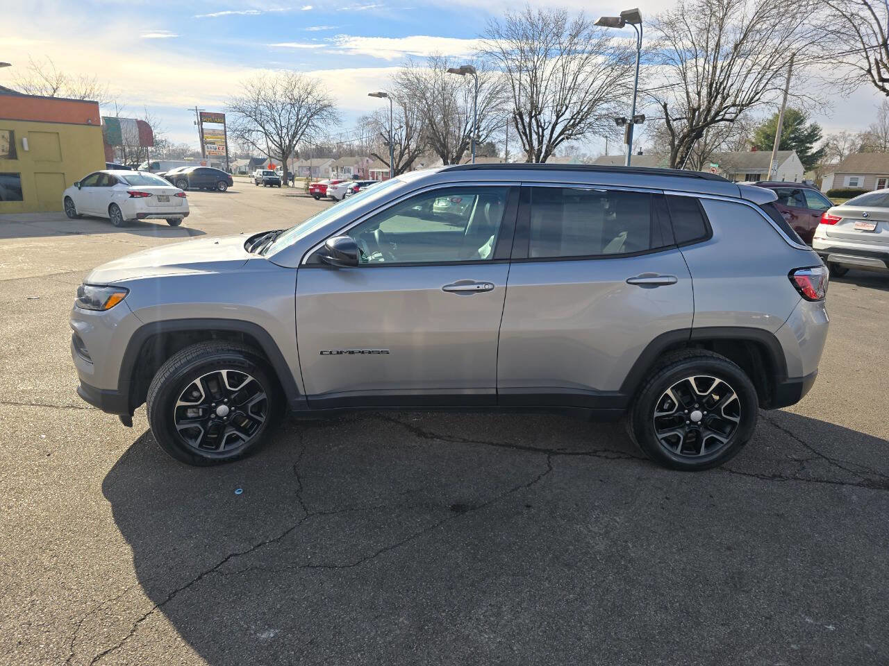 Used 2022 Jeep Compass Latitude image 3