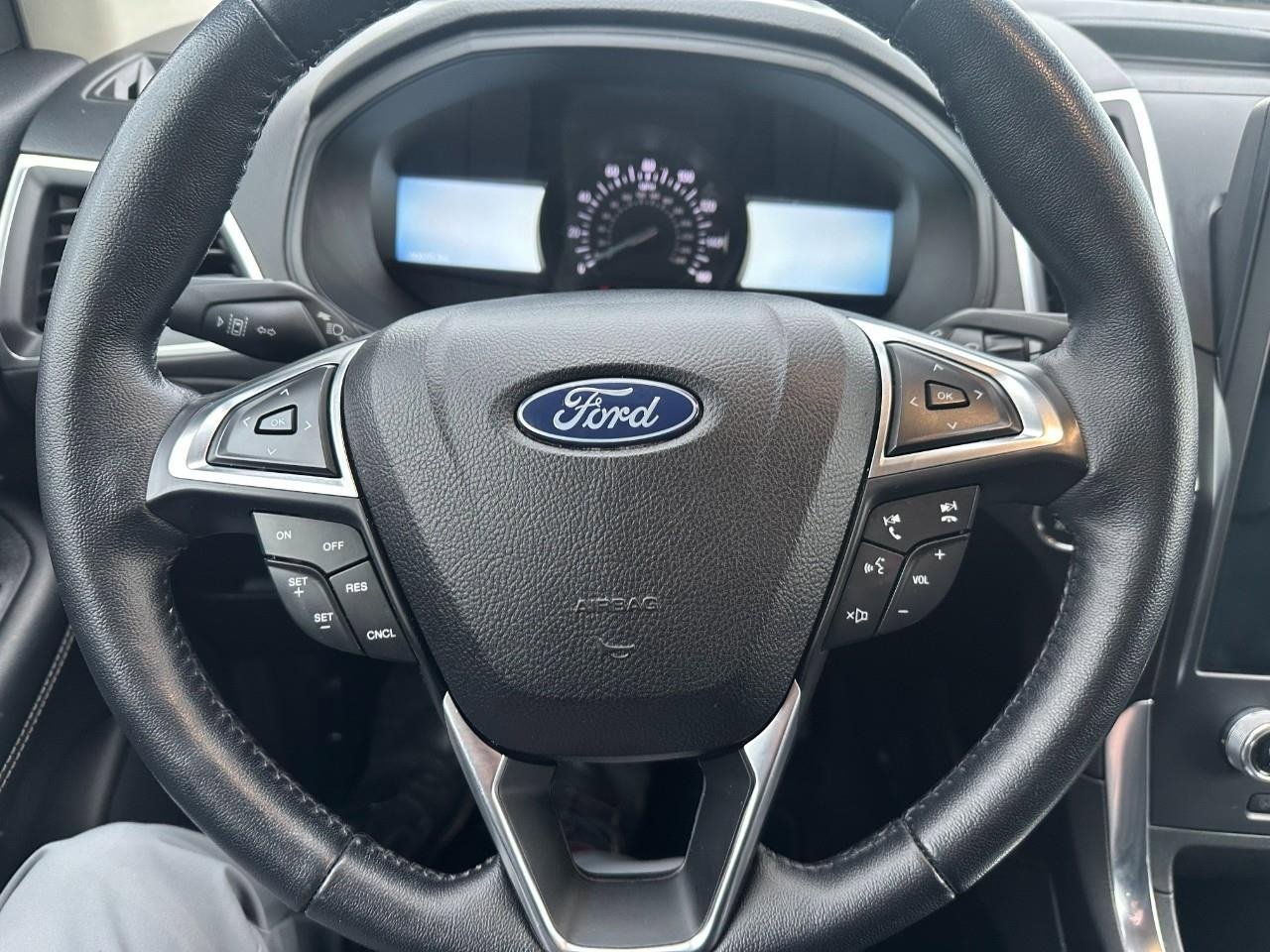 Used 2022 Ford Edge Titanium AWD/4WD image 16
