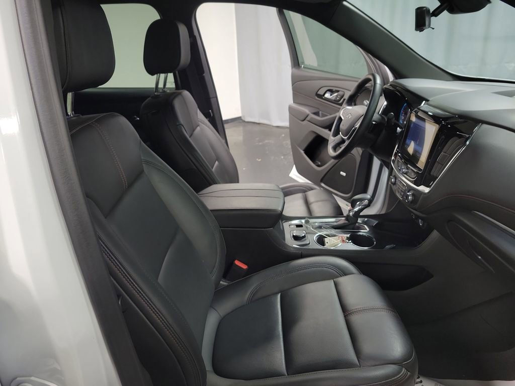 Used 2023 Chevrolet Traverse RS image 23