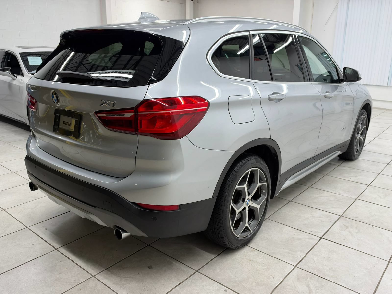 Used 2016 BMW X1 xDrive28i AWD/4WD image 9
