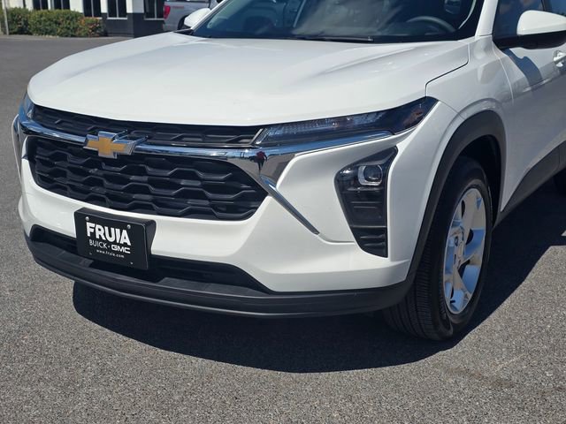 Used 2025 Chevrolet Trax LS w/ LS Convenience Package image 11