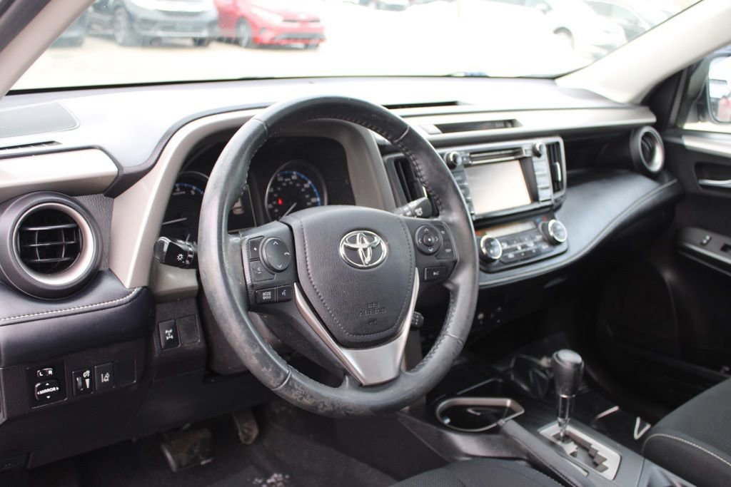 Used 2018 Toyota RAV4 XLE image 17