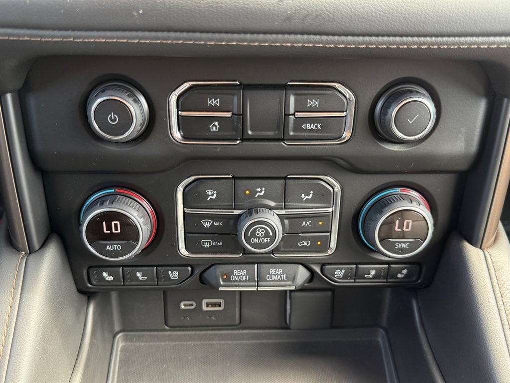 Used 2022 Chevrolet Tahoe High Country w/ Premium Package 2 AWD/4WD image 18